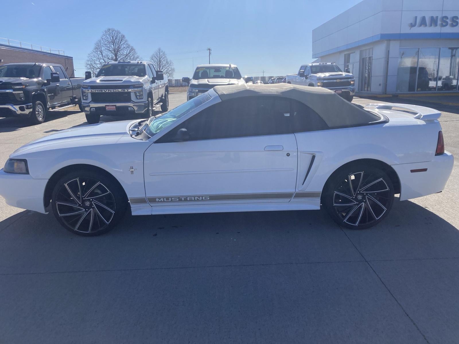 2002 Ford Mustang Deluxe