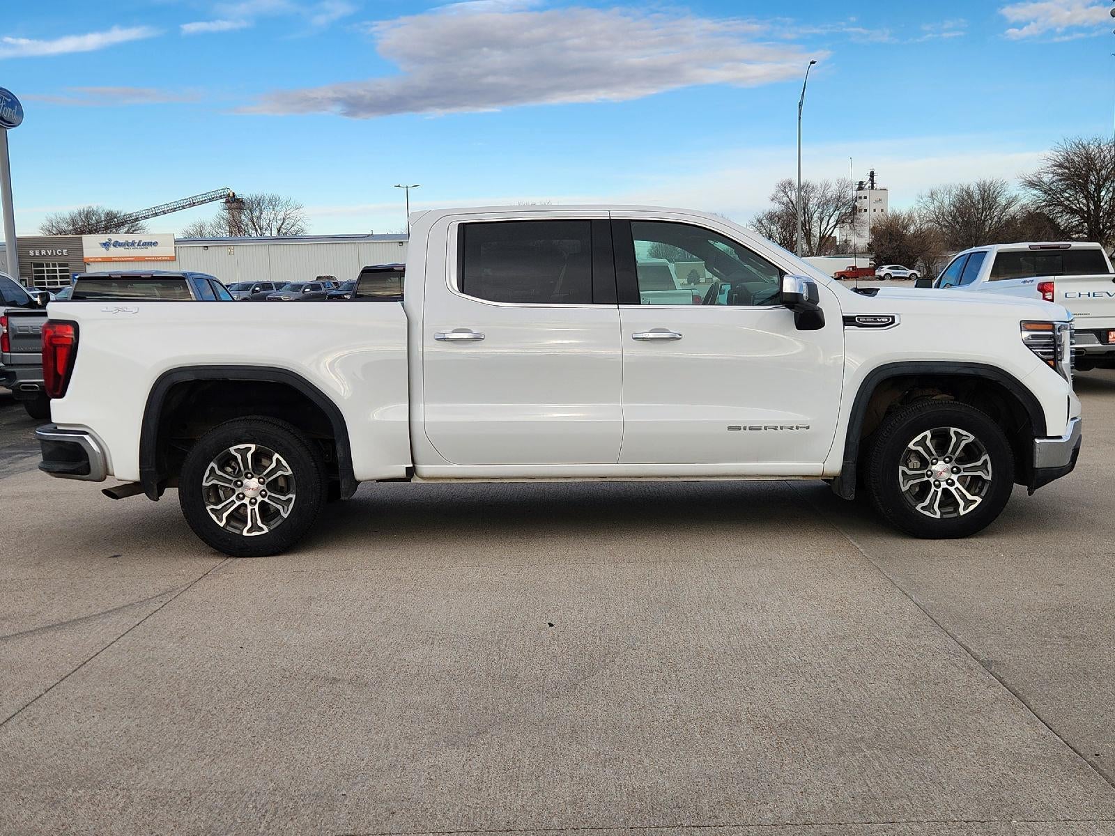 2025 GMC Sierra 1500 SLT