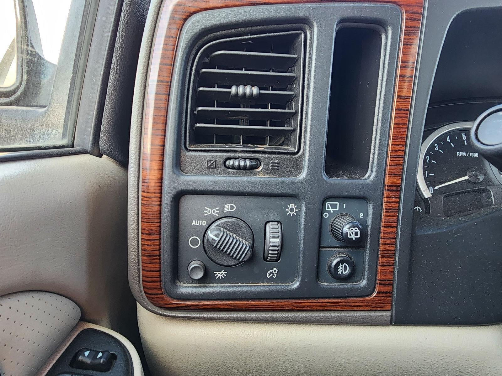 2004 Cadillac Escalade Base