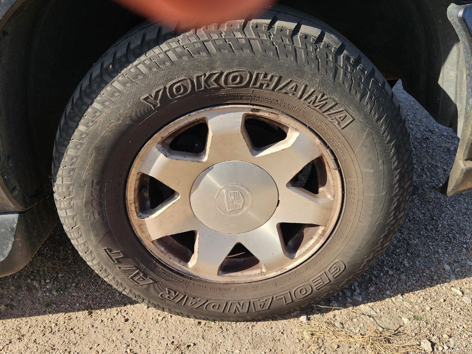 2004 Cadillac Escalade Base
