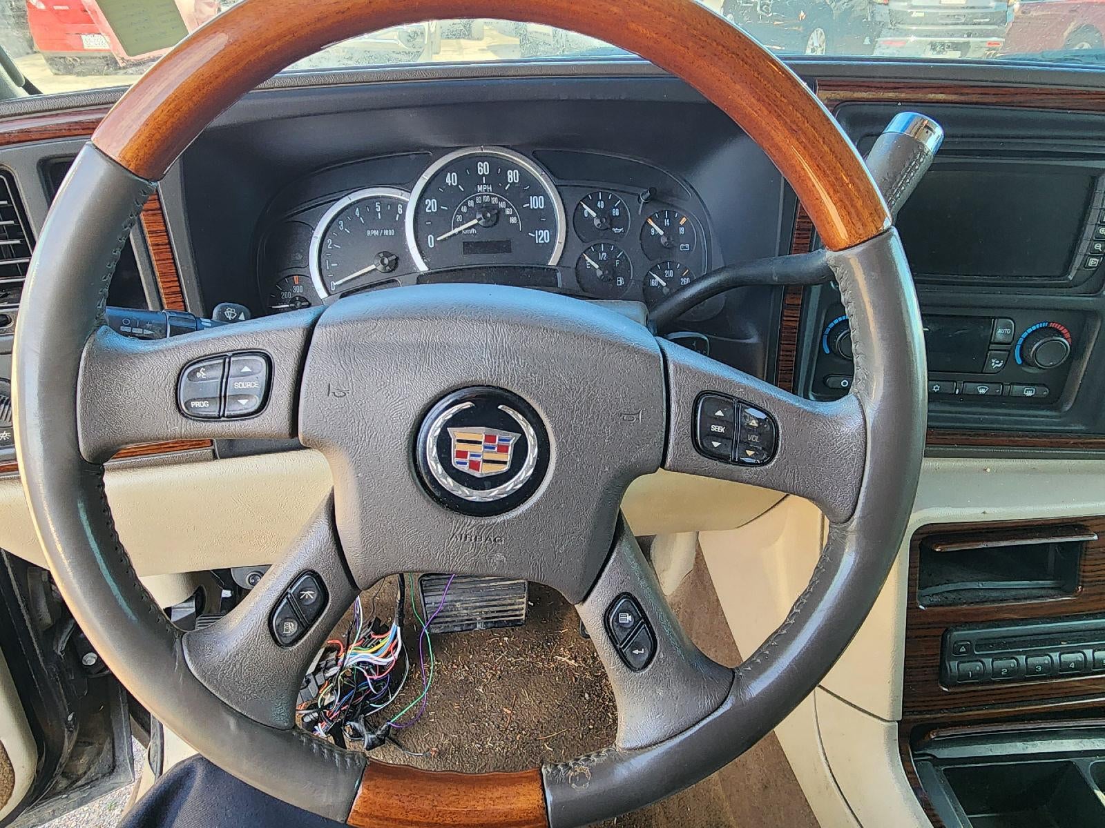 2004 Cadillac Escalade Base