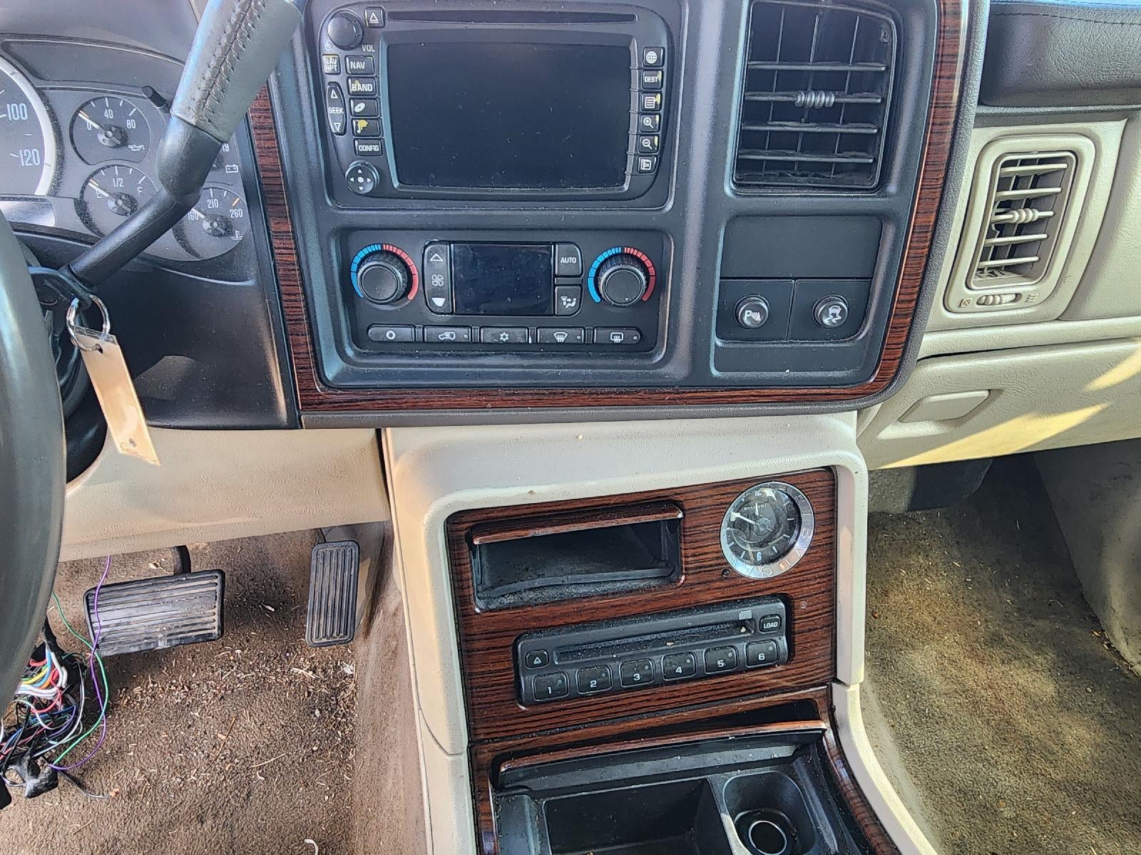 2004 Cadillac Escalade Base