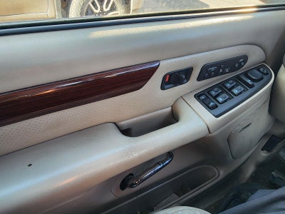 2004 Cadillac Escalade Base