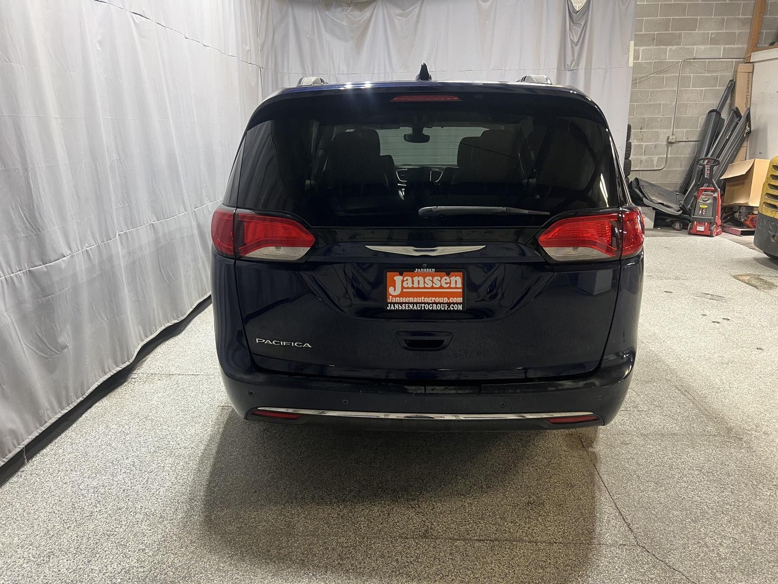 2017 Chrysler Pacifica Touring-L
