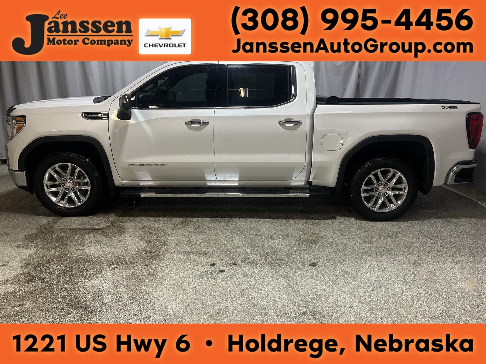 2022 GMC Sierra 4WD Crew Cab Short Box SLT's photo