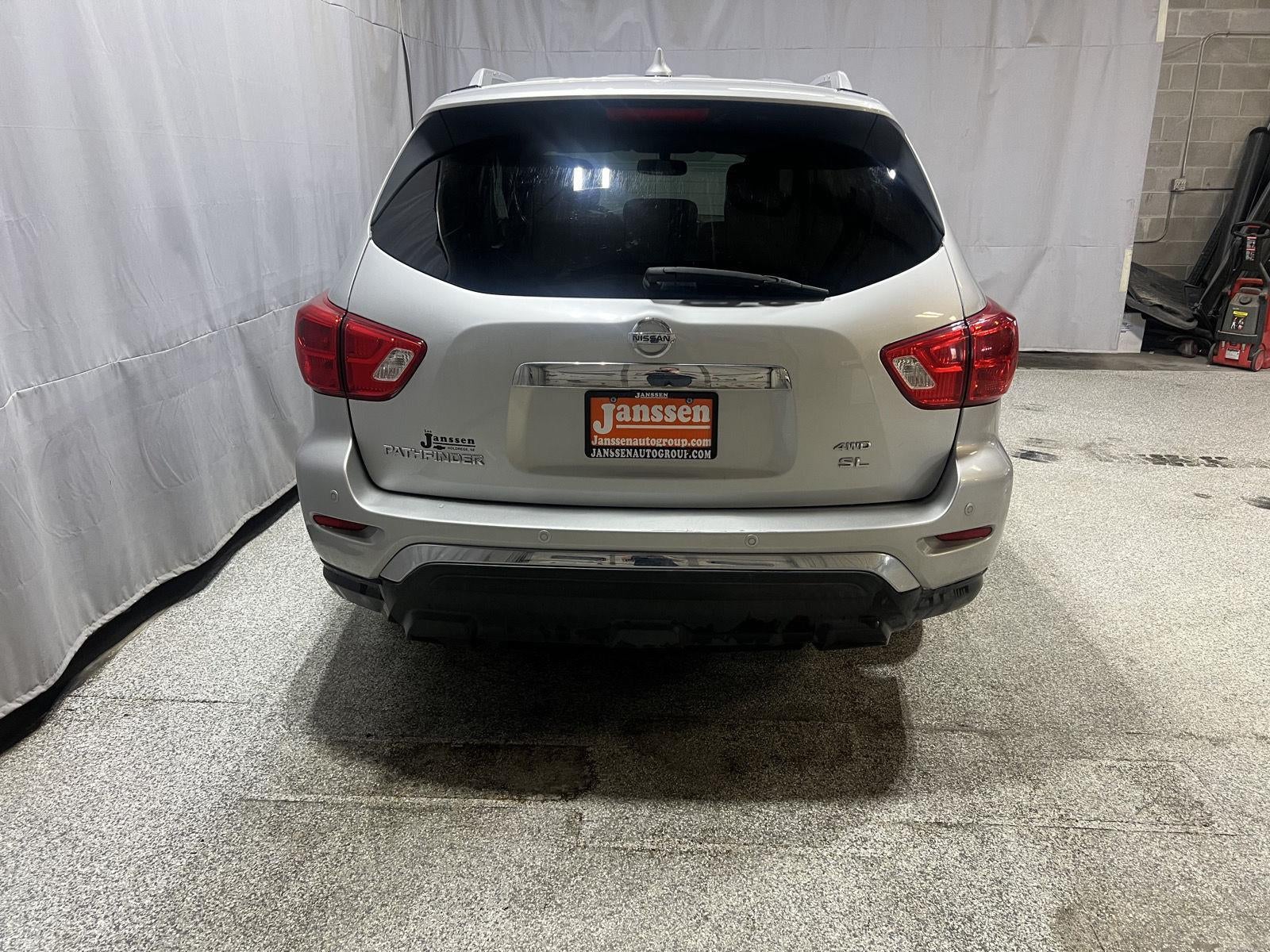 2019 Nissan Pathfinder SL