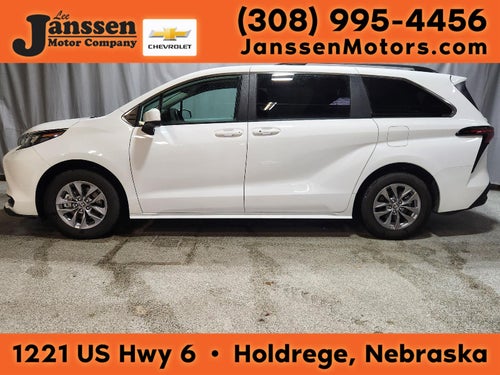 2025 Toyota Sienna LE