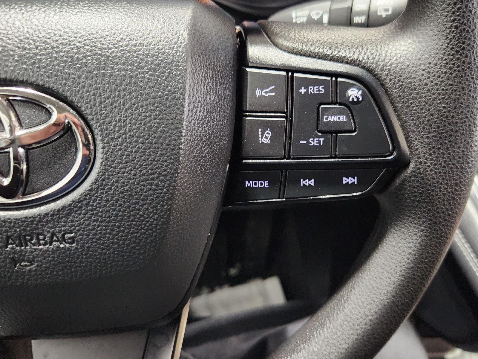 2025 Toyota Sienna LE