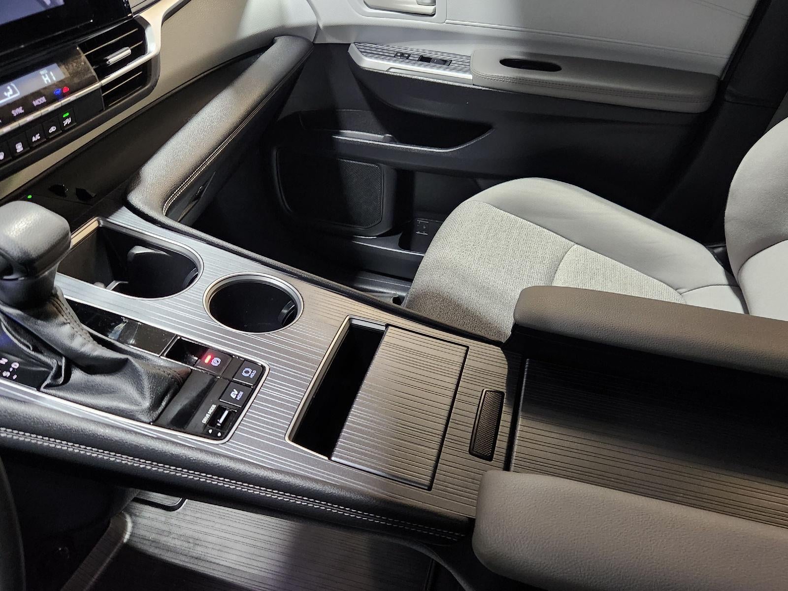 2025 Toyota Sienna LE