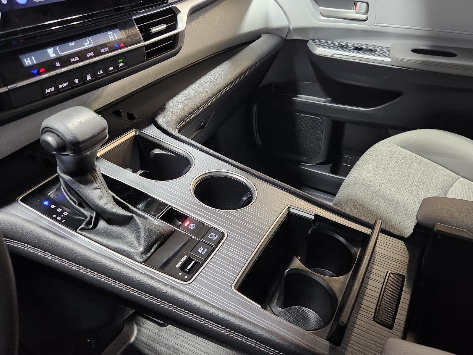 2025 Toyota Sienna LE