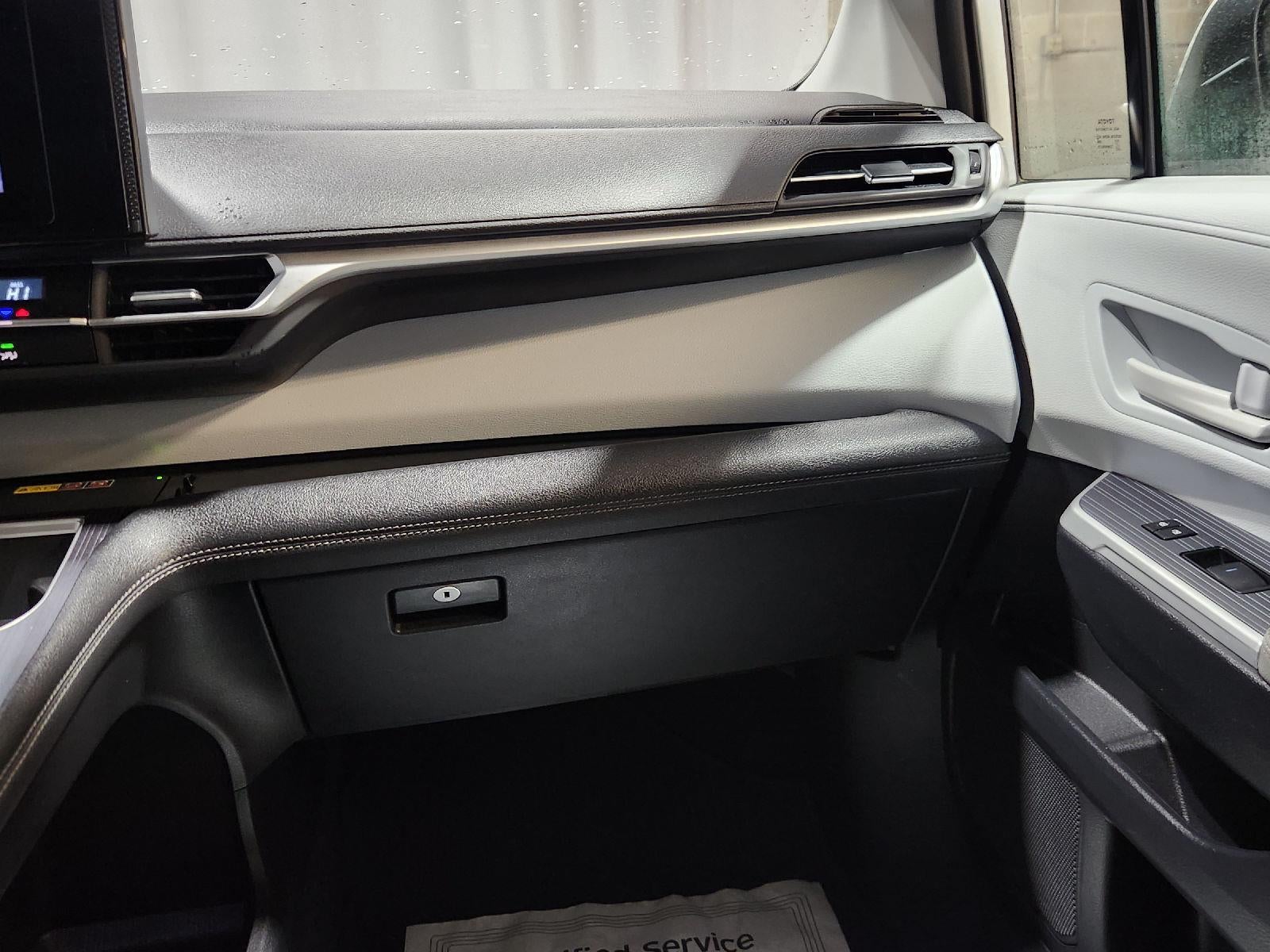 2025 Toyota Sienna LE