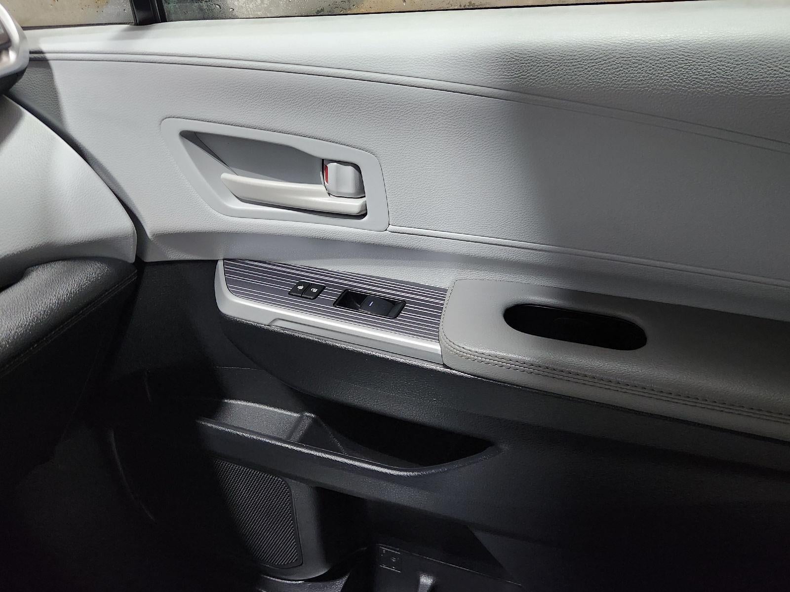 2025 Toyota Sienna LE