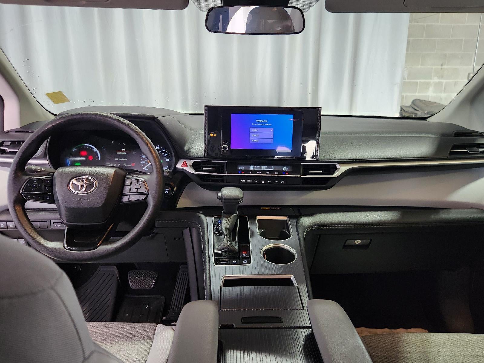 2025 Toyota Sienna LE