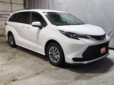 2025 Toyota Sienna LE