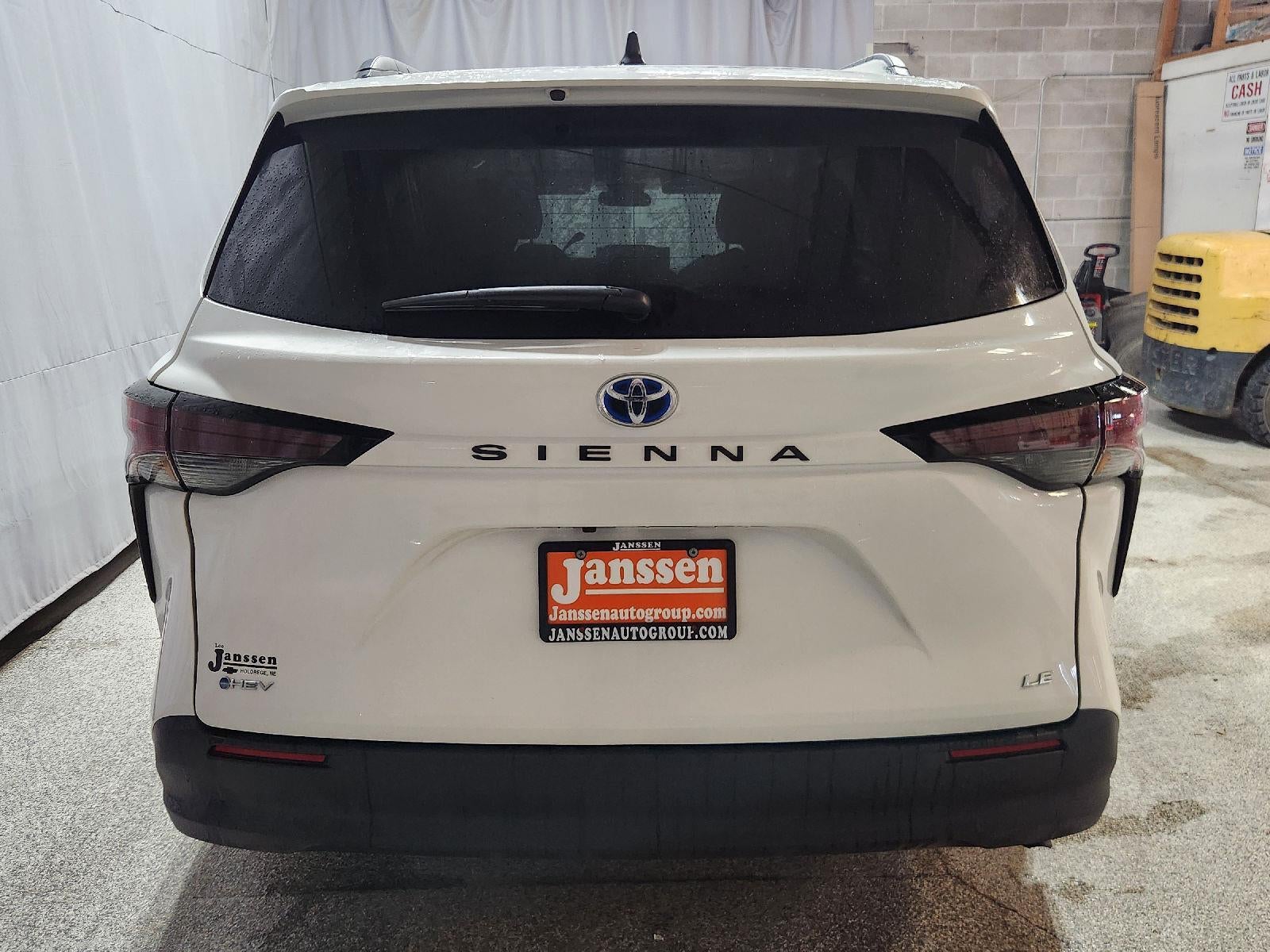 2025 Toyota Sienna LE