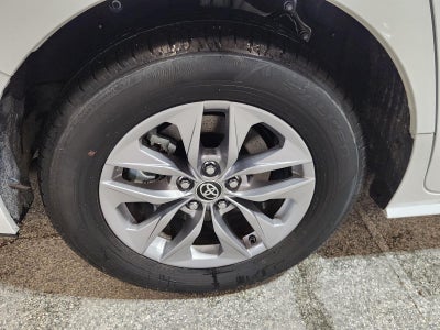 2025 Toyota Sienna LE