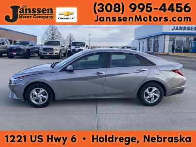 2023 Hyundai Elantra SE