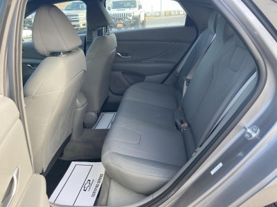 2023 Hyundai Elantra SE