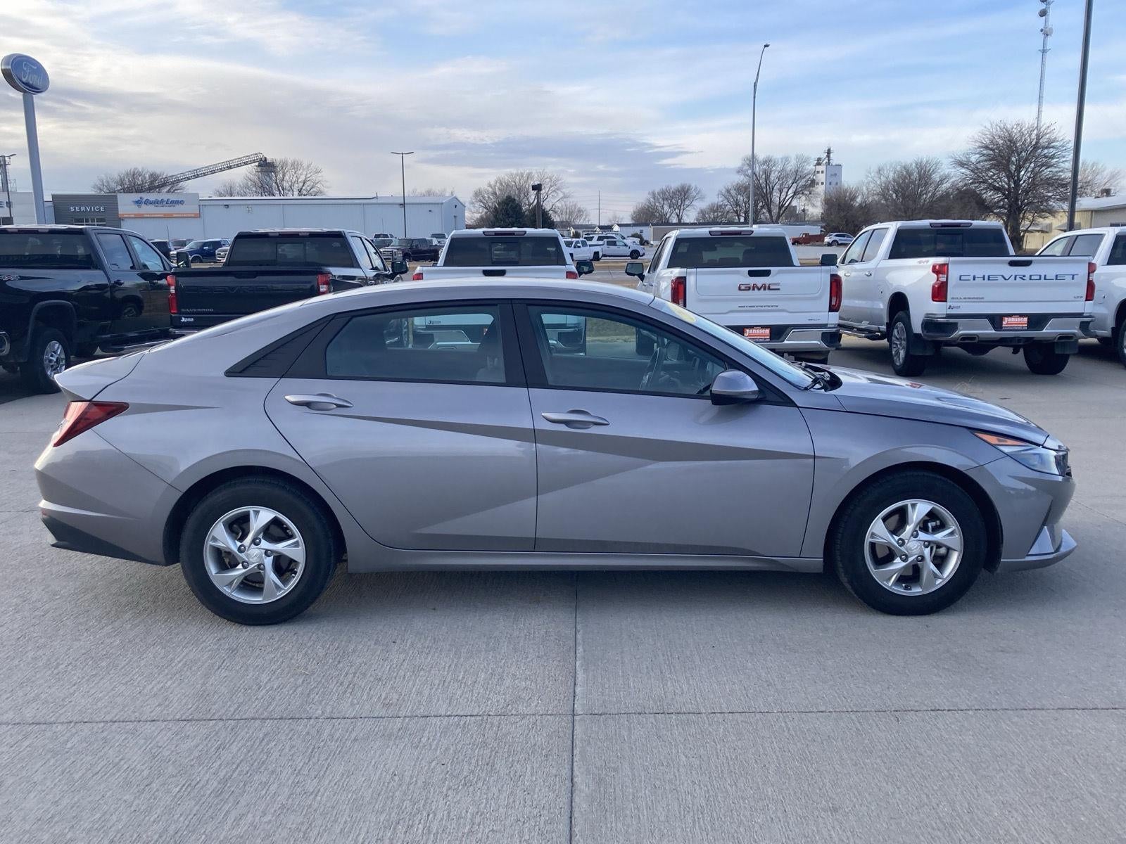 2023 Hyundai Elantra SE