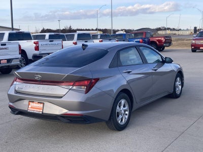 2023 Hyundai Elantra SE