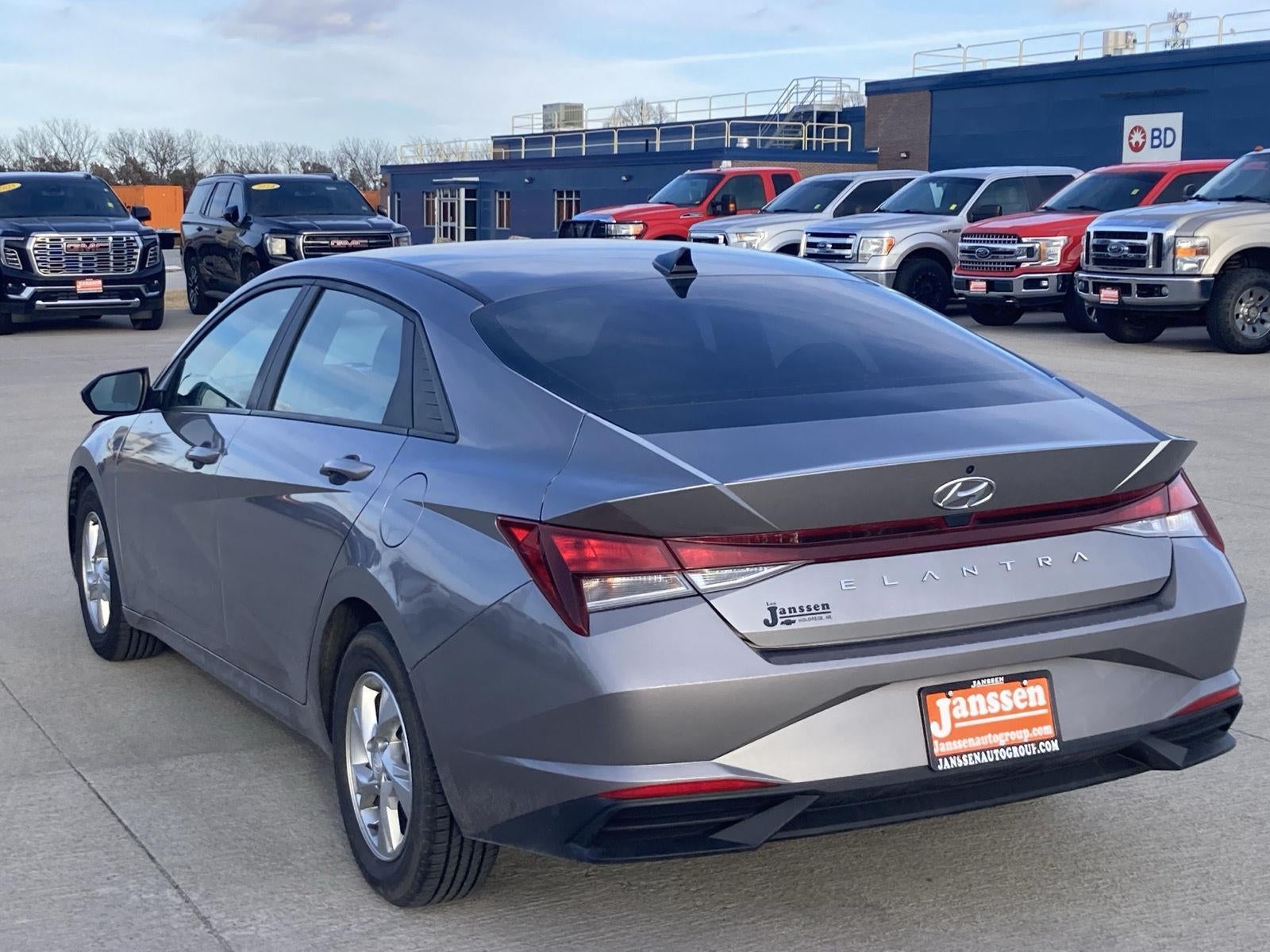 2023 Hyundai Elantra SE