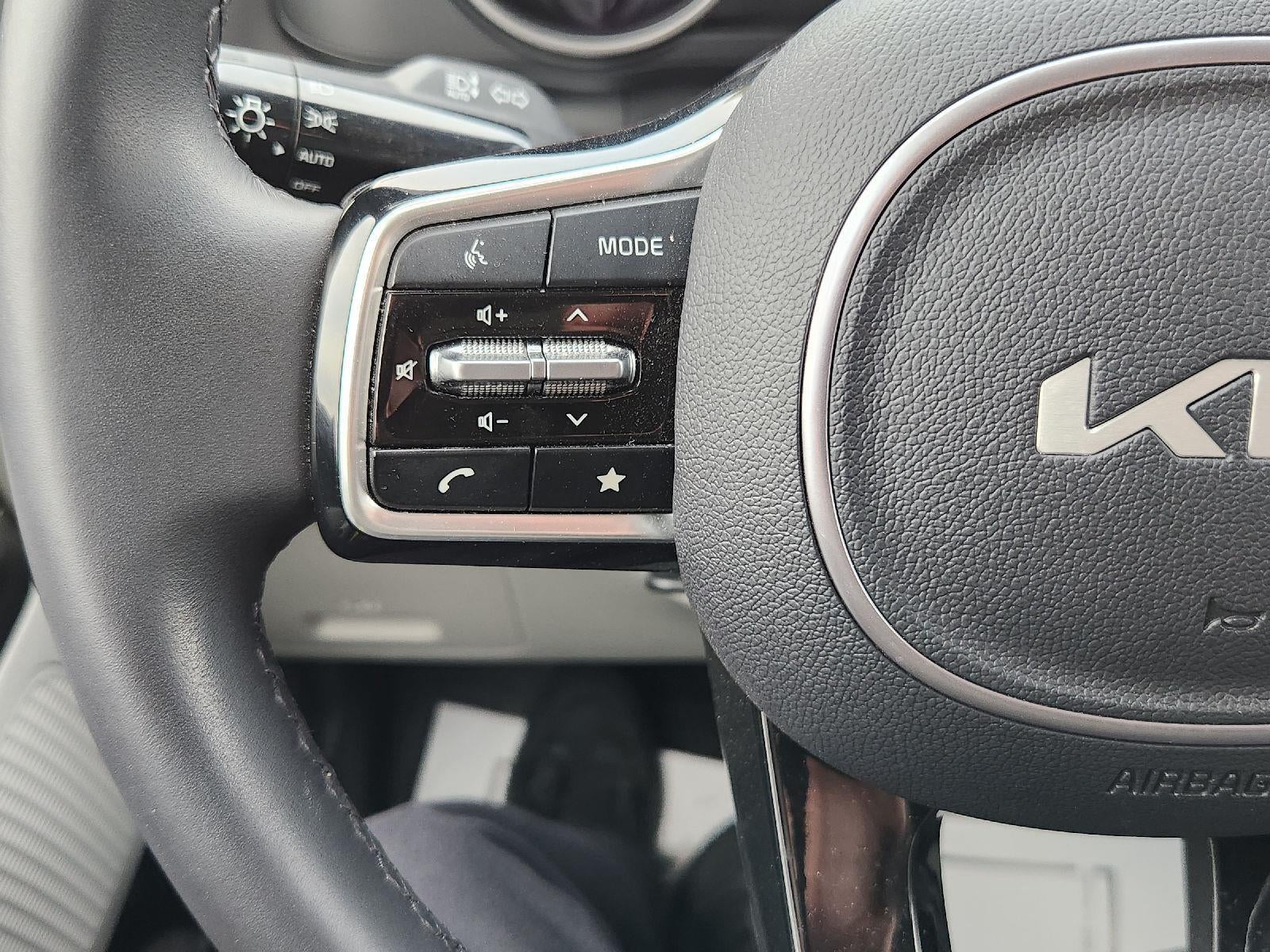 2024 Kia Carnival LX