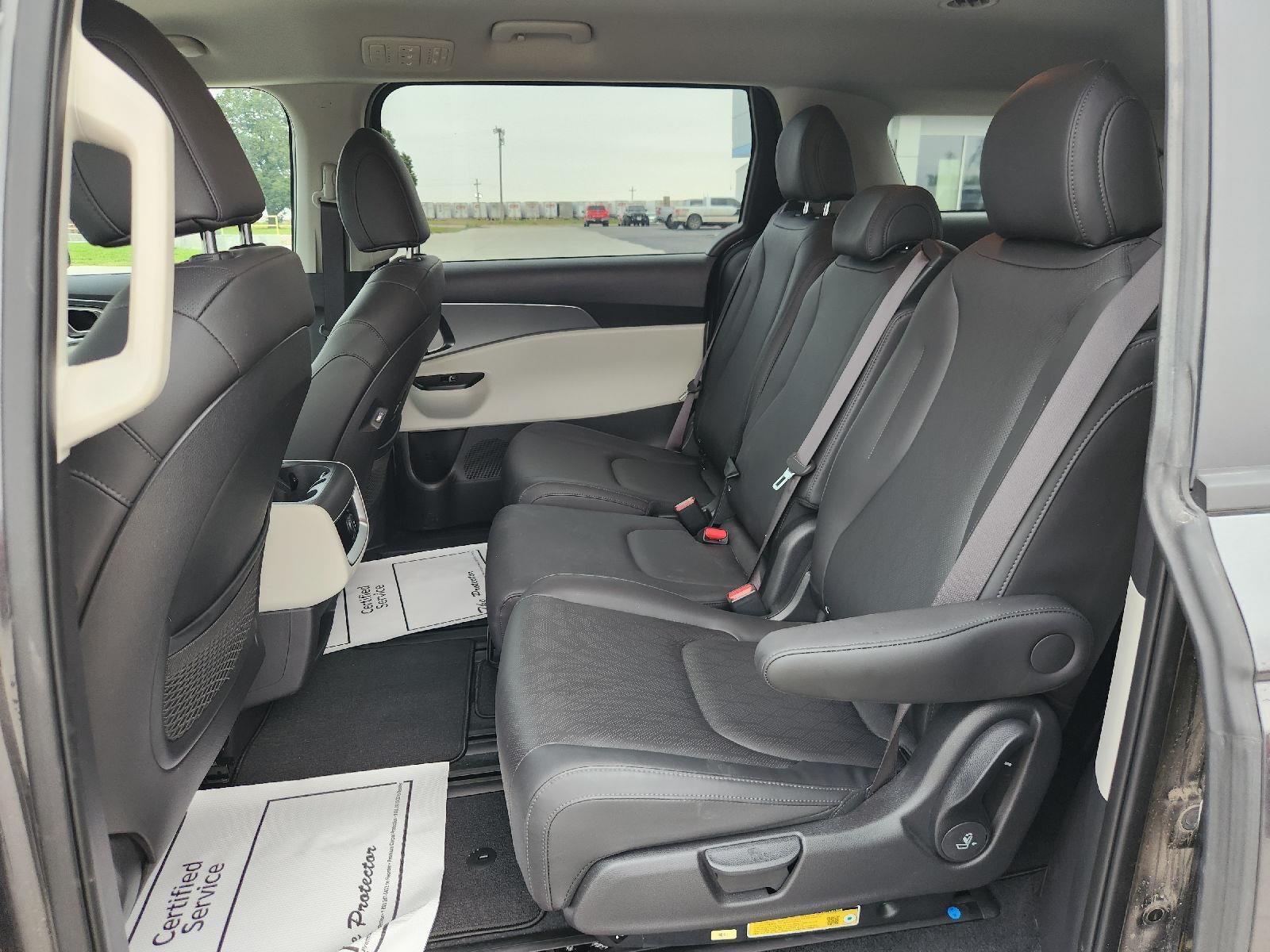 2024 Kia Carnival LX