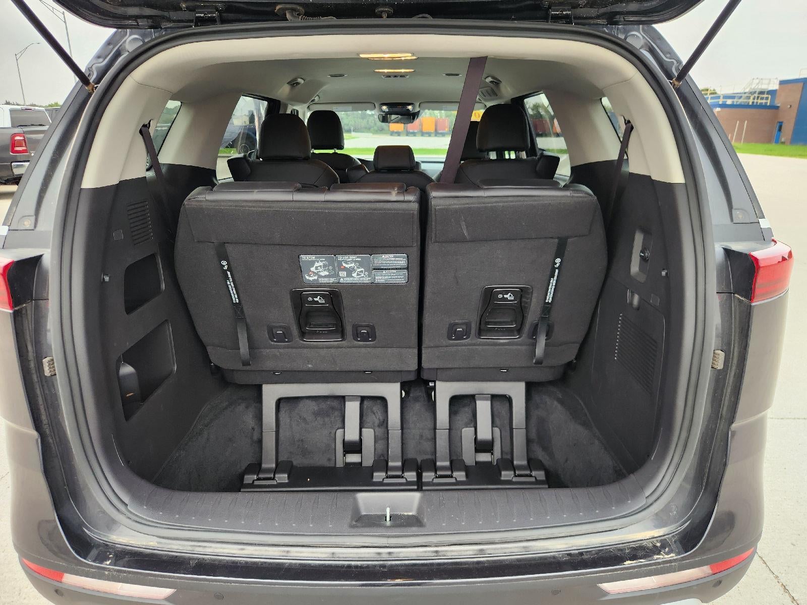 2024 Kia Carnival LX