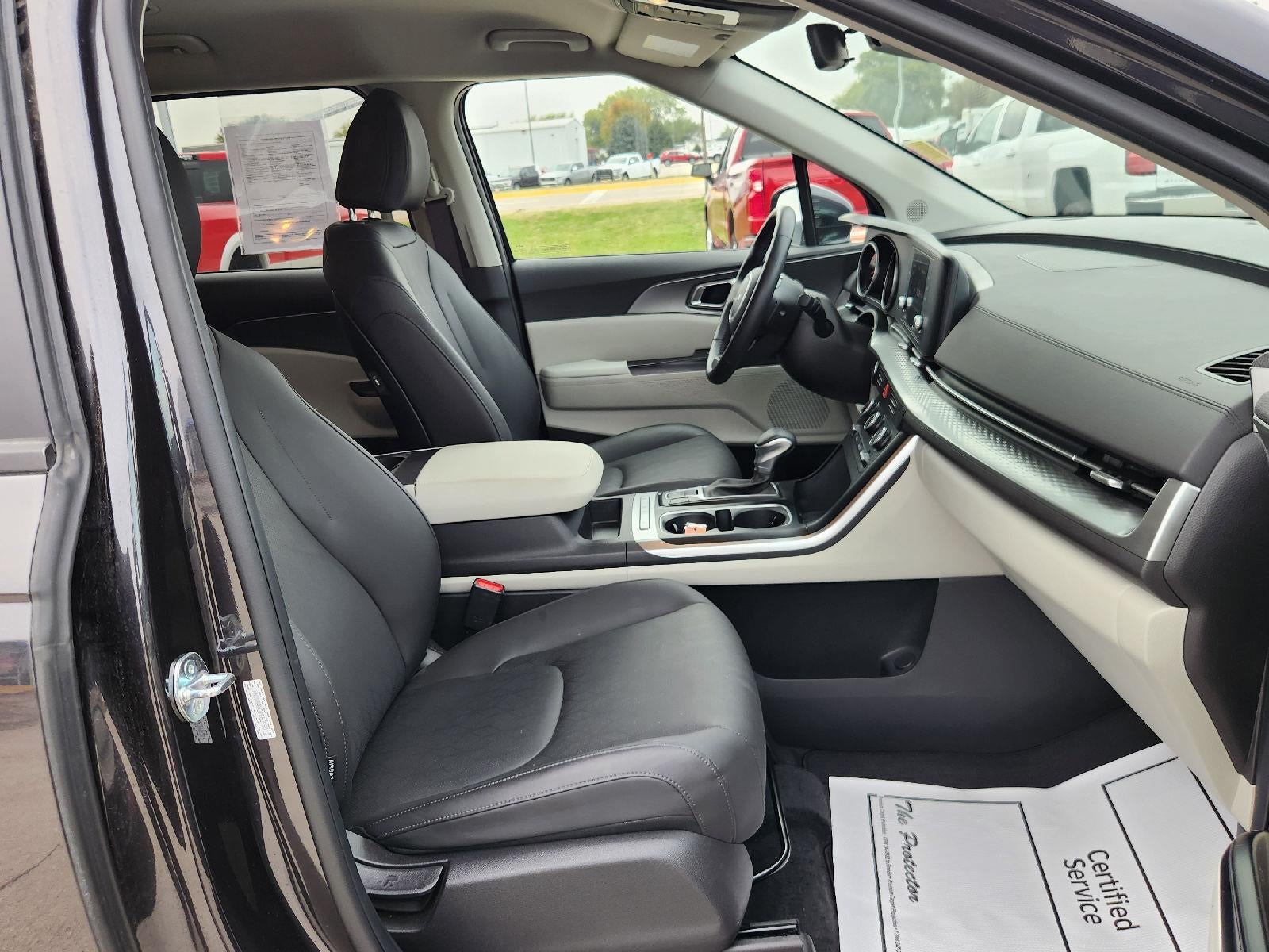 2024 Kia Carnival LX